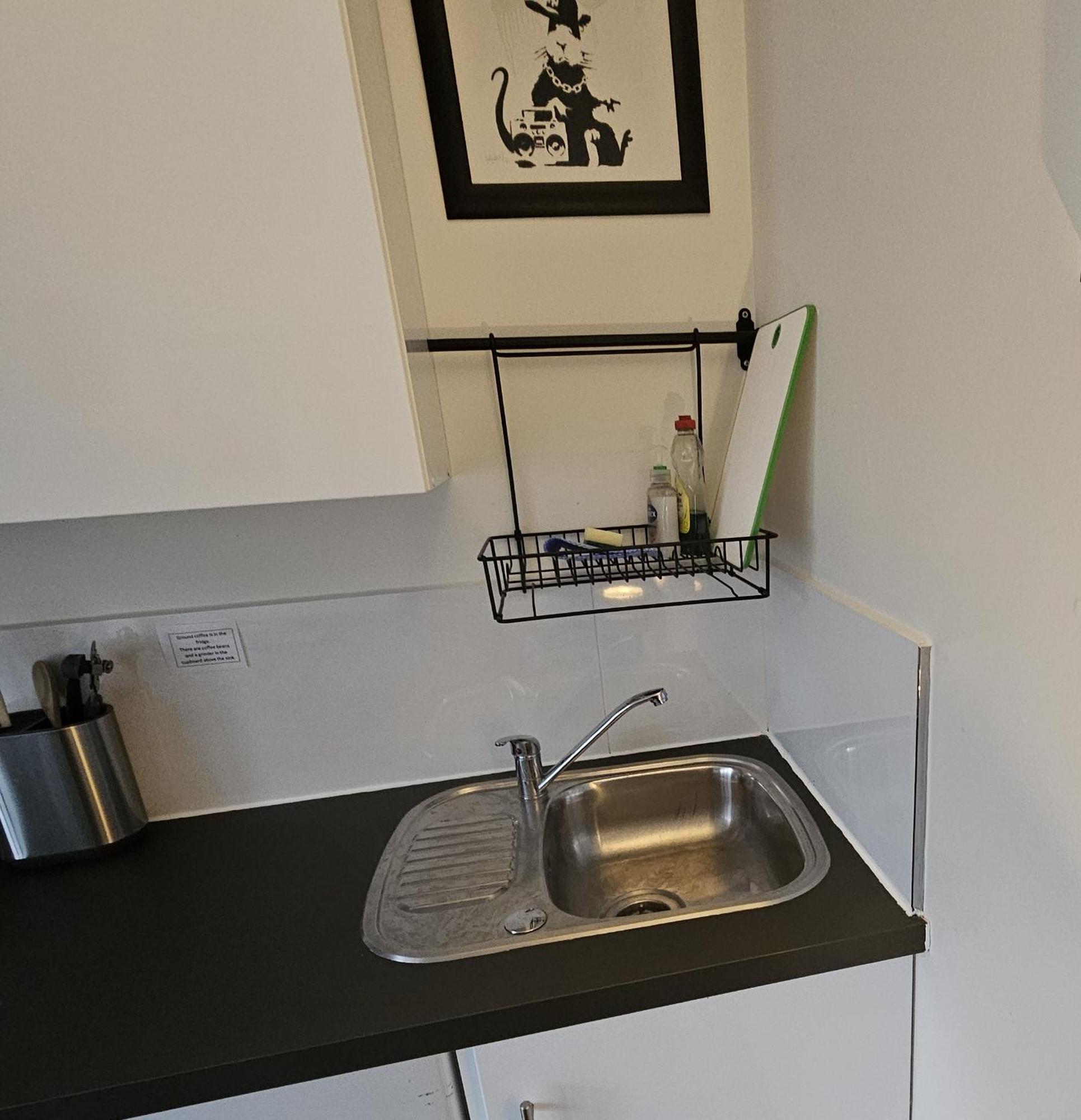 Apartament Modern Immaculate With Ac & Parking, Outside The Caz *